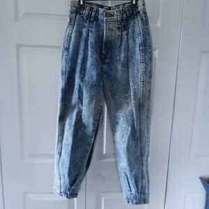 Vintage Chic Made In USA Acid Wash High Waisted Pleated Front Tapered Leg Jeans